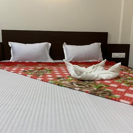 بوري Strategic Inn المظهر الخارجي الصورة