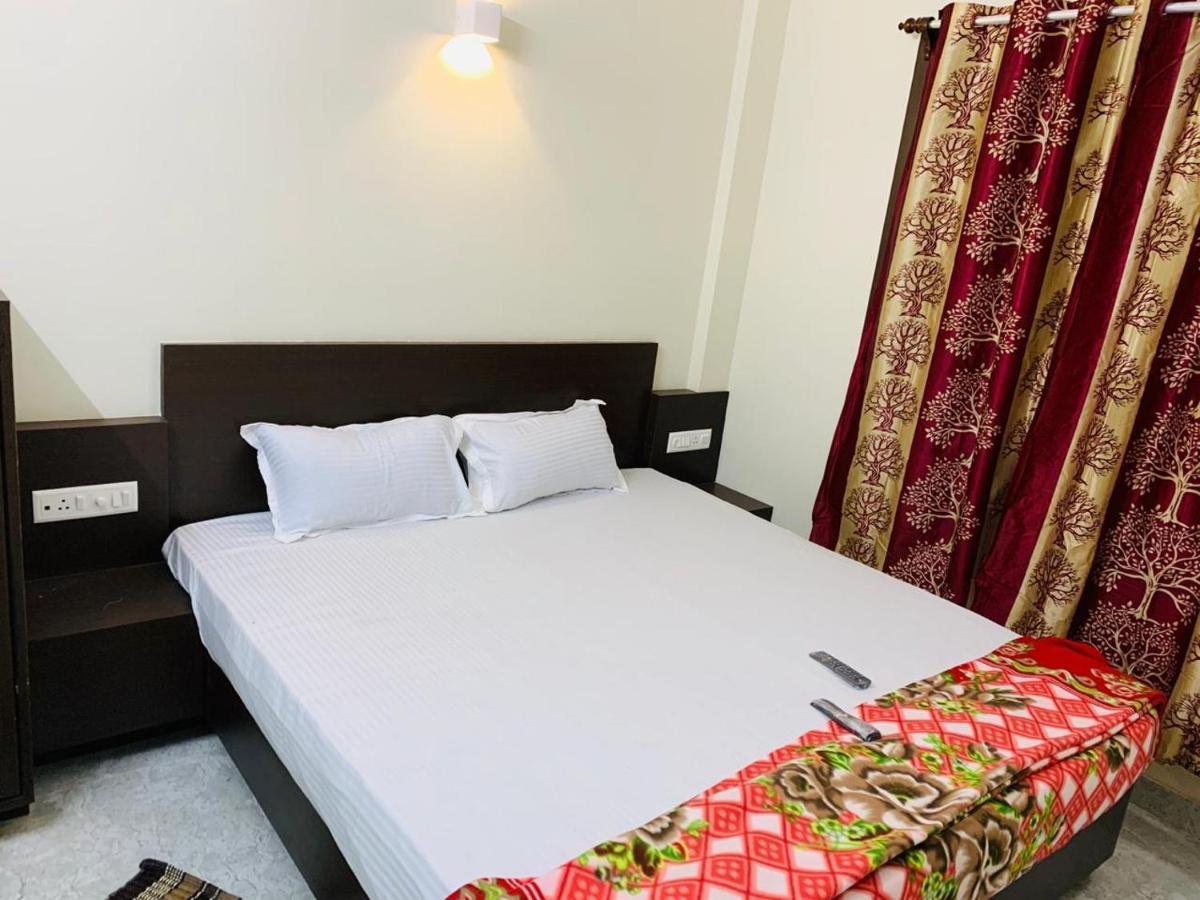 بوري Strategic Inn المظهر الخارجي الصورة